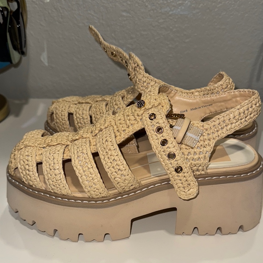 Like NEW Dolce Vita Women's Cream Platform Sandals